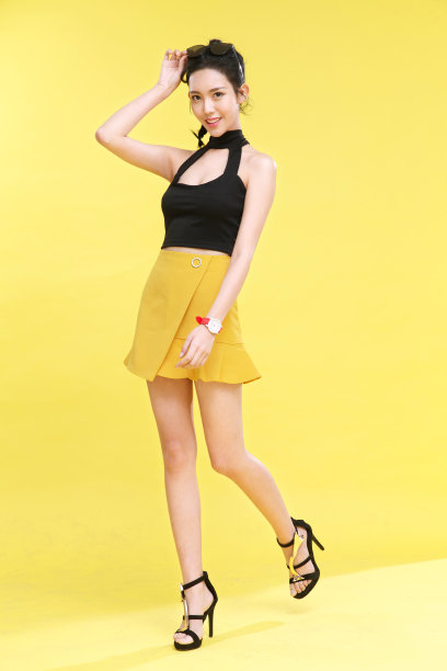 时尚的青年女人图片下载