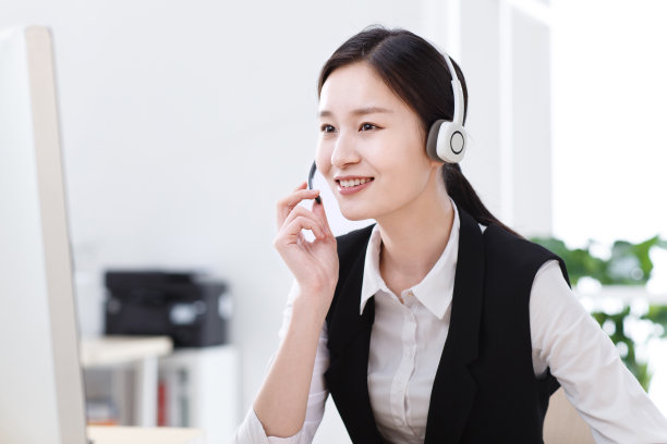 青年女客服图片下载