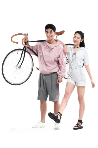 青年情侣和自行车图片下载