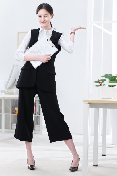 欢乐的商务女人图片下载