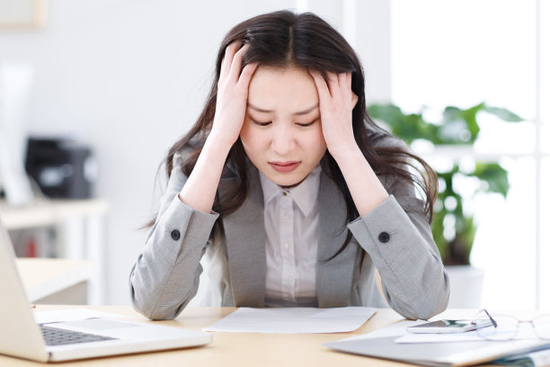 垂头丧气的商务女人图片下载