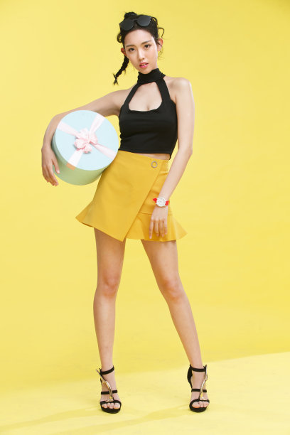 时尚的青年女人图片下载