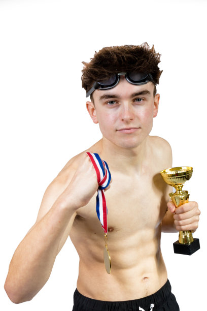 年轻的白人游泳运动员图片下载