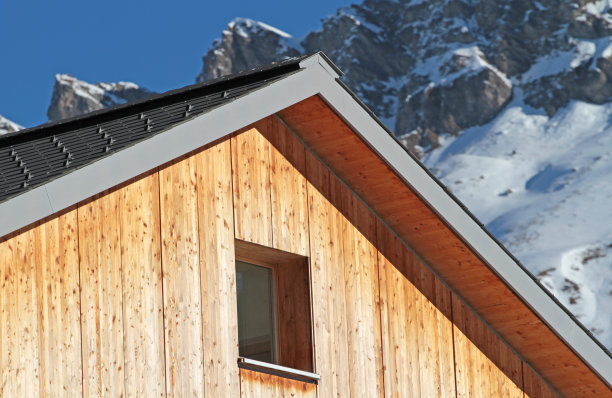 白雪皑皑的群山俯瞰天空图片下载