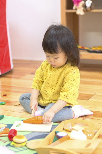 和她一起玩的女管家图片下载