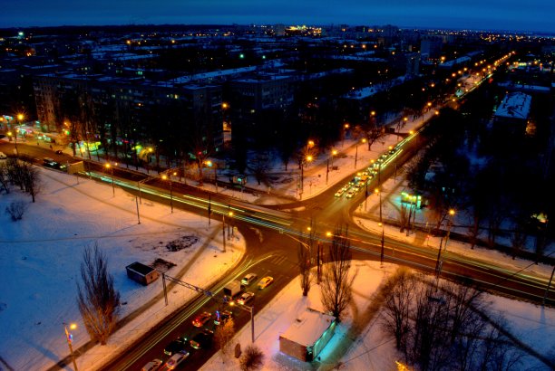 十字路口的夜景图片下载