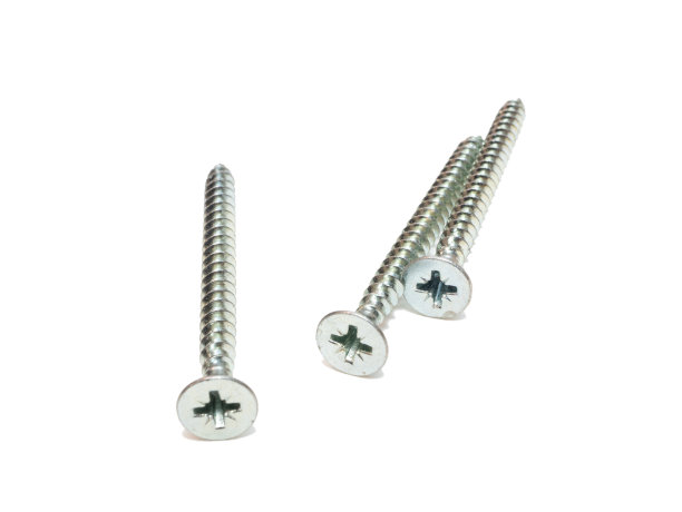 白色背景上孤立的自攻螺钉很少图片下载