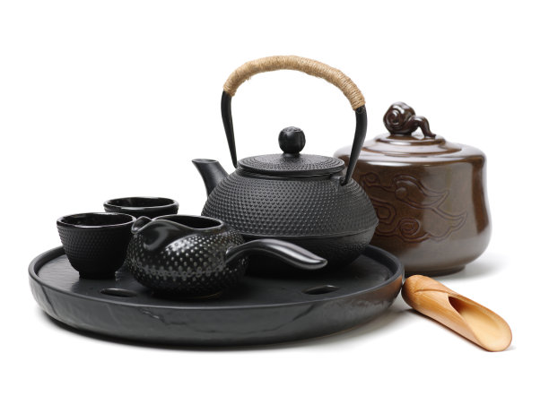 亚洲绿茶套在竹席上，与干绿茶，柠檬，黑白米与复制空间。亚洲茶的概念图片下载