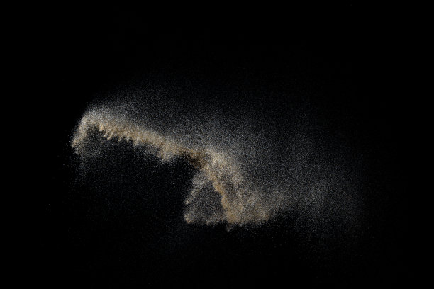 黑色背景上的桑迪爆炸。图片下载