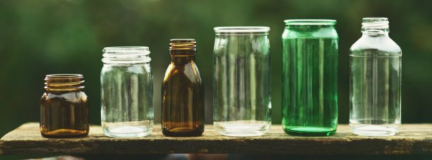 什类系列收藏白、绿、棕三色透明空玻璃瓶容器，容器再利用理念，环保理念图片下载