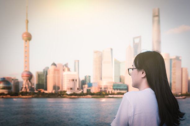 女孩在上海图片下载