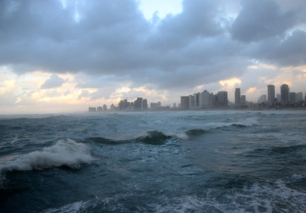 特拉维夫的傍晚风暴图片下载