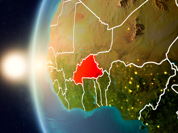 布吉纳法索上空的日落图片下载