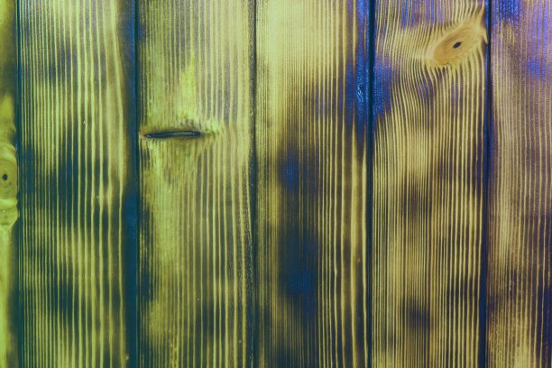 红色条纹和烤条纹创意木门纹理-相当抽象的照片背景图片下载