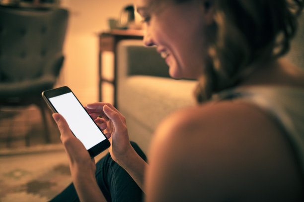 用电话的女人图片下载