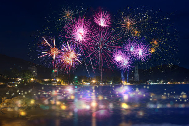 安达曼海上五彩缤纷的烟火表演。图片下载