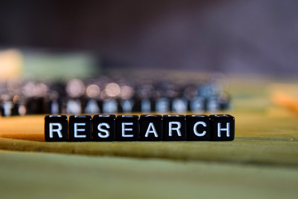 研究概念桌上的木块。图片下载