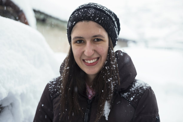 冬日里少女的肖像图片下载