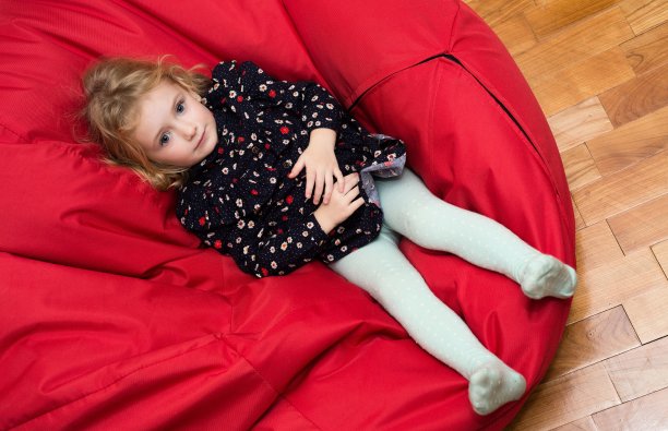 一个小女孩的肖像。图片下载