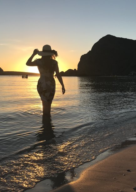 美丽的日落在巴兰德拉海滩，拉巴斯，墨西哥图片下载