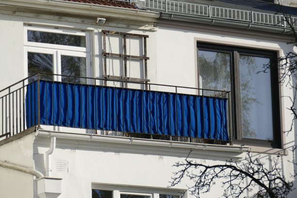 阳台蓝色的图片下载