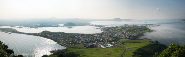 韩国济州岛的一个村庄图片下载