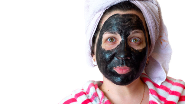 白色背景下戴面具的妇女肖像图片下载