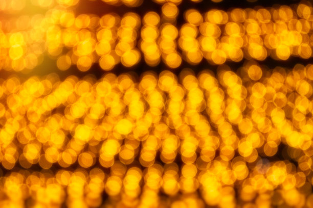 Marquee灯光模糊了城市街道的背景图片下载