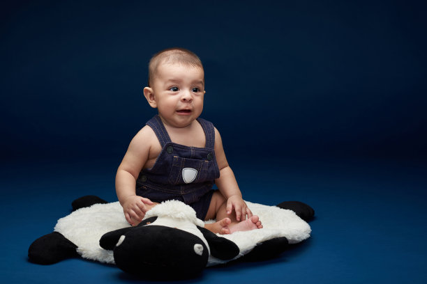 害怕男婴图片下载