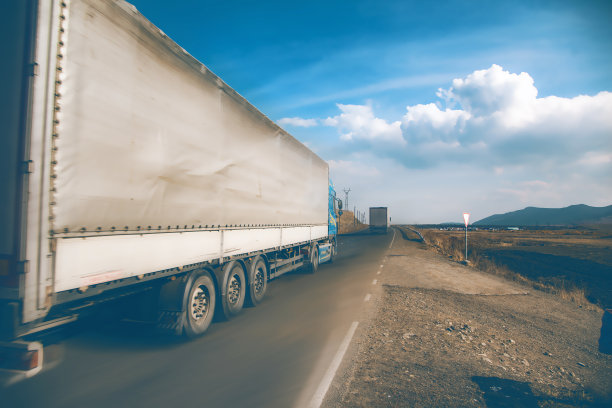 卡车在路图片下载