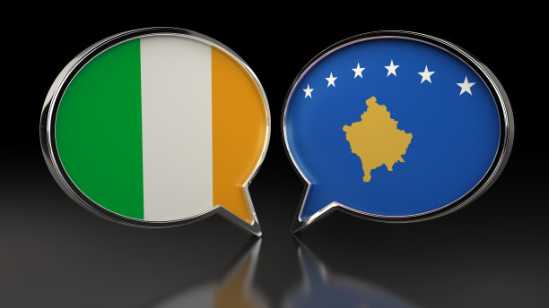 带有语音泡泡的爱尔兰和科索沃国旗。3D插图图片下载