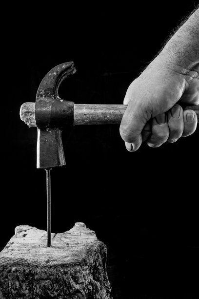 锤子和钉子图片下载