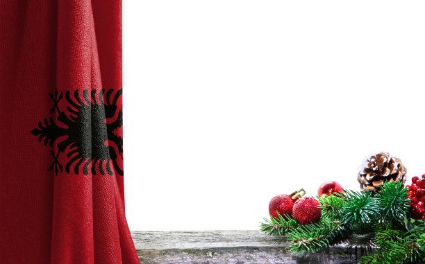 圣诞节和新年背景与阿尔巴尼亚国旗。照片中有一个地方可以放你的文字图片下载