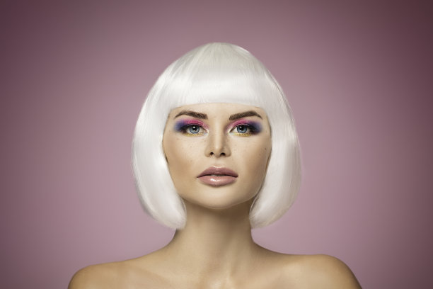 美女写真，浓妆艳抹的女人。图片下载