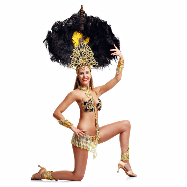 在白色的背景上摆着桑巴舞服装的巴西女人图片下载