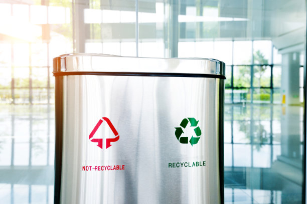 室内可回收和不可回收垃圾桶图片下载