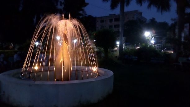 公园里的喷泉图片下载