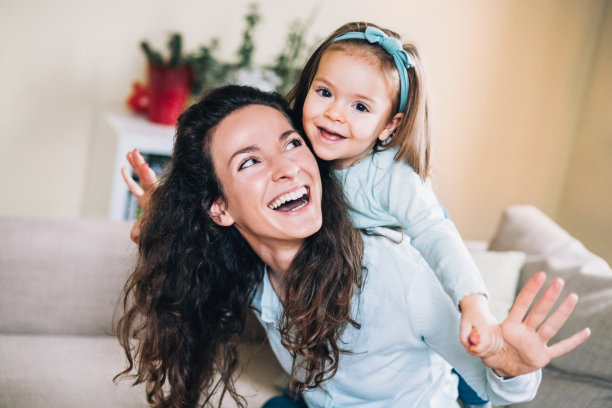 母亲和女儿图片下载