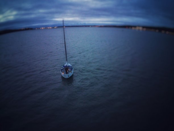 游艇在海上图片下载