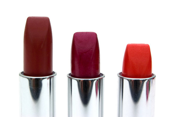 三支口红孤立在白色背景上。图片下载