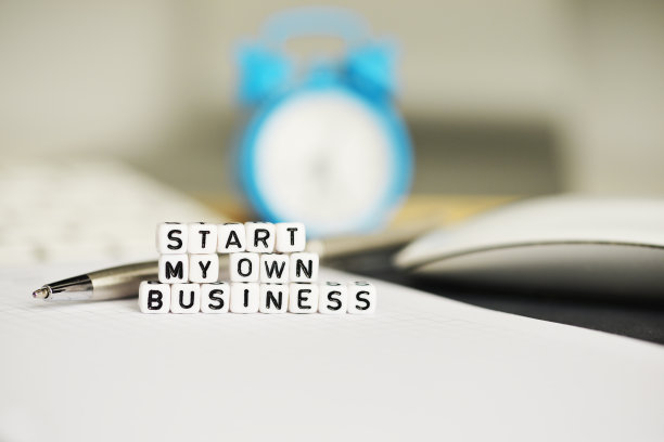 创业决定自己写塑料字母，创业理念图片下载