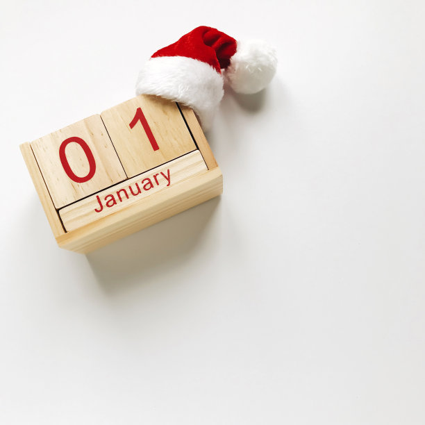 1月1日。月1日，日历以木为背景。冬天的时候，新年的概念图片下载