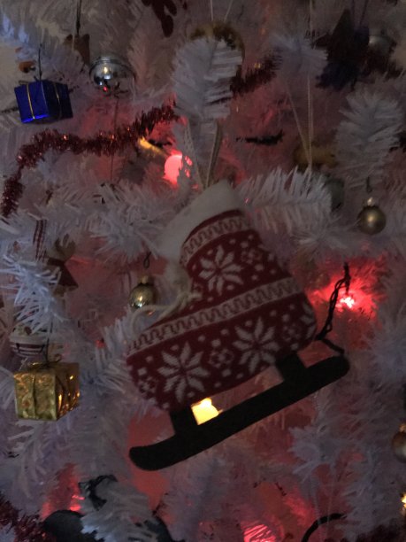 银色的鞋子图片下载