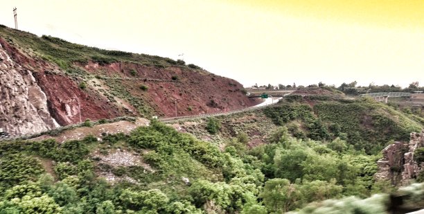 山脉的道路图片下载