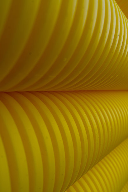 黄色塑料液压管。图片下载