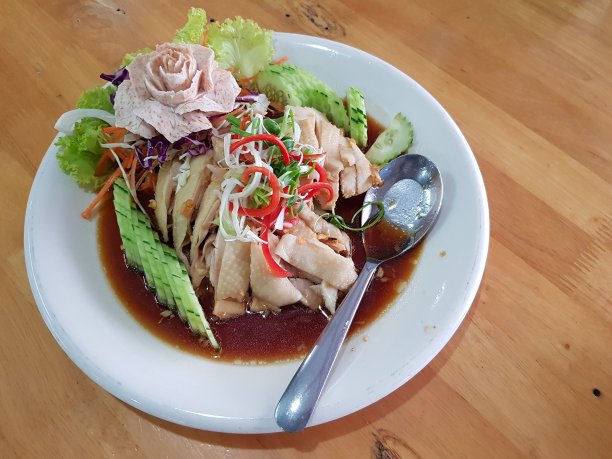 中华美食：盘装鸡肉图片下载