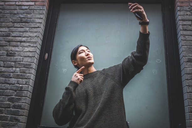 中国男子自拍素材图片