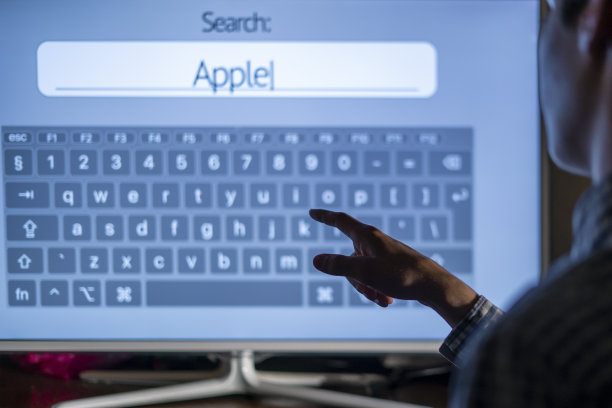 手指触摸屏幕面板上的键盘输入文本f图片下载