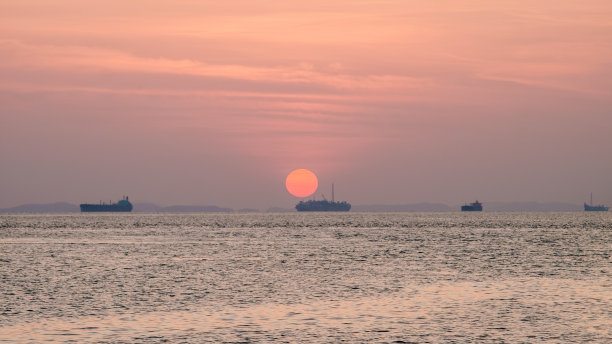 日落集装箱船图片下载