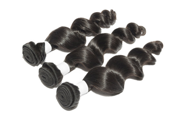 松散卷曲的黑色人体头发编织延伸束图片下载